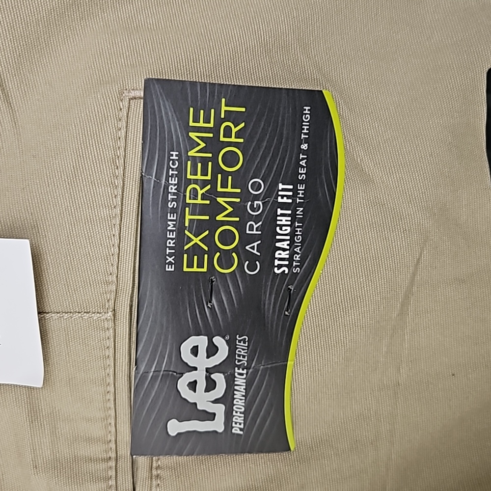 NWT- Lee Brand Men's Extreme Comfort Cargo Pants. Size 40x32 👖👍